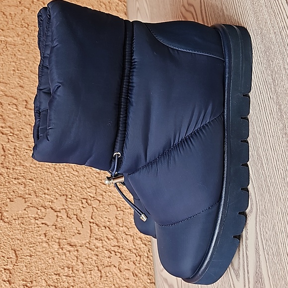 Stuart Weitzman blue polar lug quilted boots snow rain size 6.5 - Picture 11 of 16